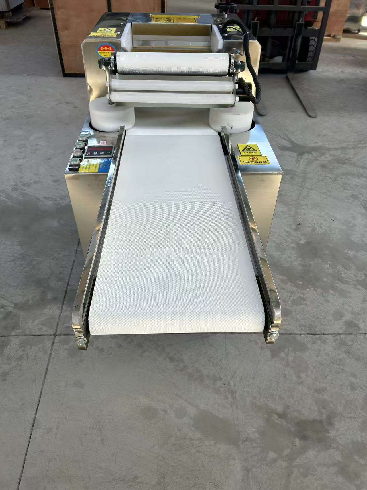 Semi-Automatic Dough Sheeter Manual Dough Sheeter Machine for Restaurant