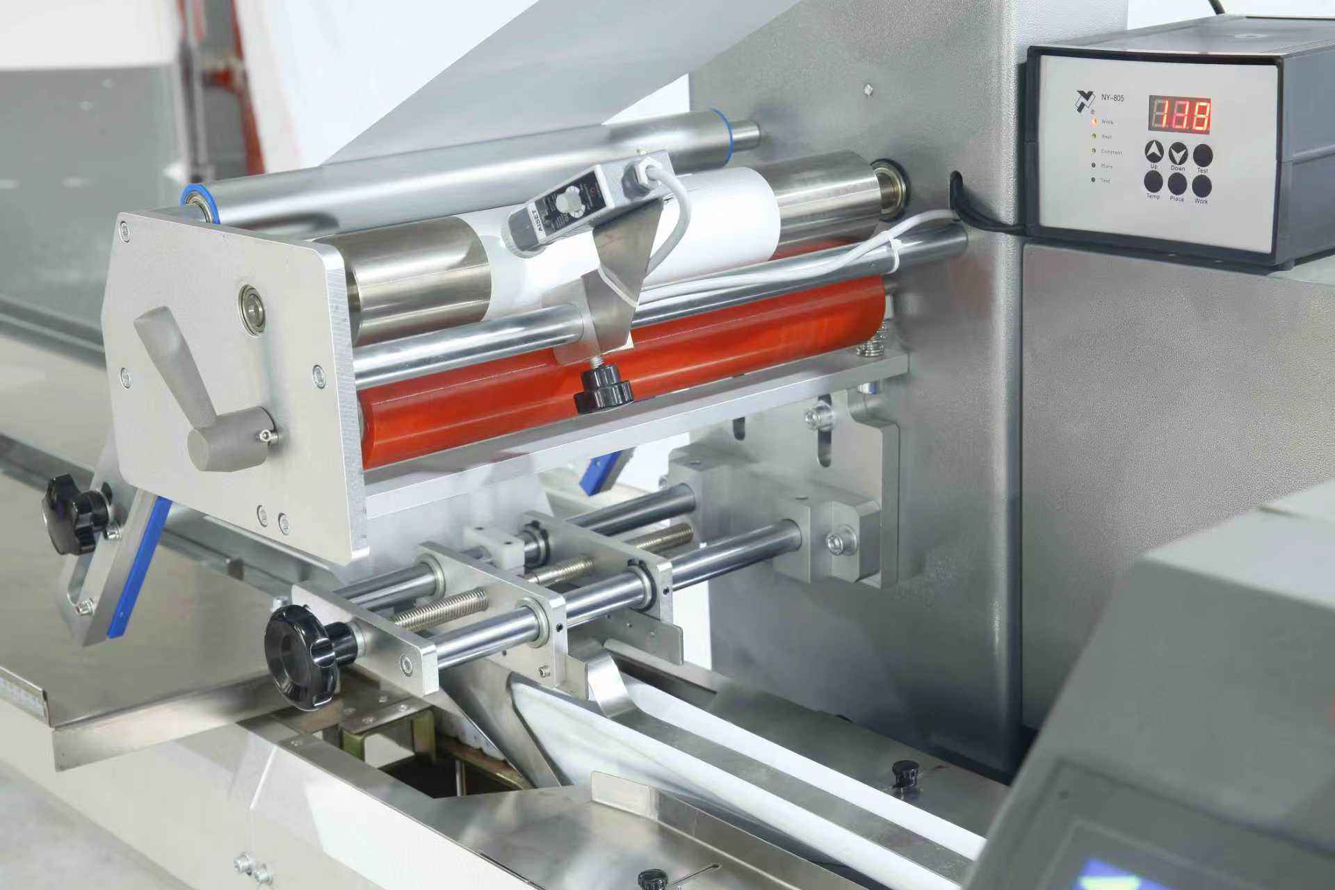 Fully Automatic Plastic Film Pillow Packaging Machine for Cereal Bars Foods Wrapping and Sealing with PLC Components Motor Core