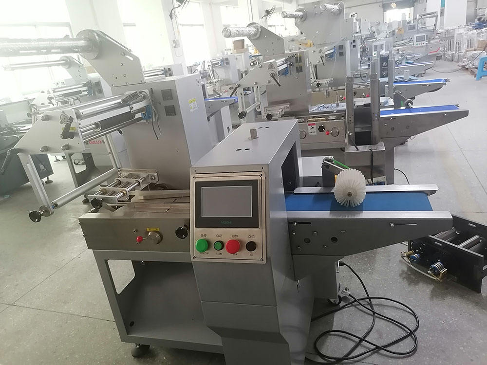 DEBACK Packing Machine Automatic Continuous Shrink Packaging Equipment for Biscuit Bread Mooncake Candies Packaging