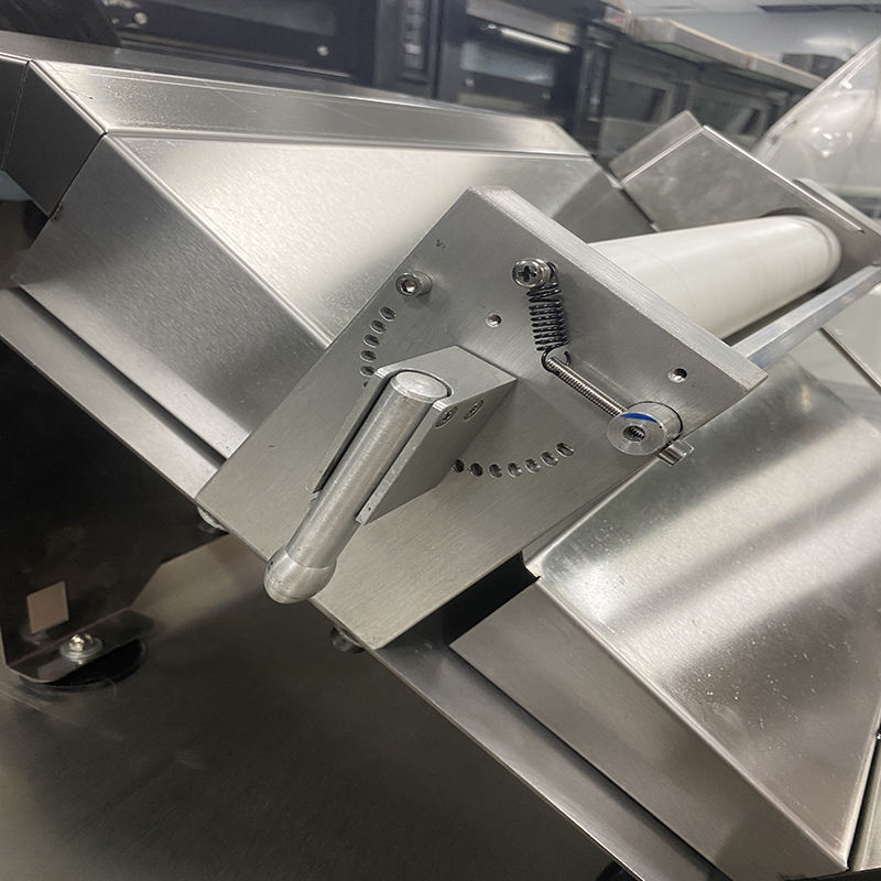 Commercial Manual Dough Roller Sheeter Machine 0.5-15Mm Countertop for Household Fondant Bread Bakery Shop for Small Flour