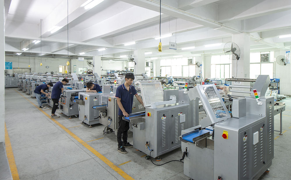 Three-Servo Pillow Packing Machine Automatic Continuous Shrink Packaging Equipment for Biscuit Bread Mooncake Candies Packaging